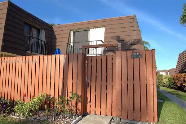 Lago Lucerne, 3971 August Dr #1801, Lake Worth Beach, Florida 33461, image 1
