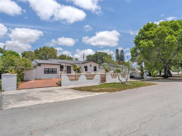 Deer Park, 341 Pash E Ho Wa Dr, Hialeah, Florida 33010, image 3