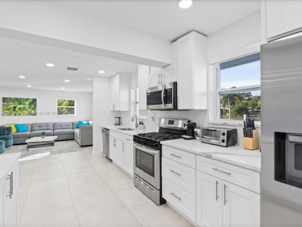 Boulevard Heights, 711 N 66th Ave, Hollywood, Florida 33024, image 1