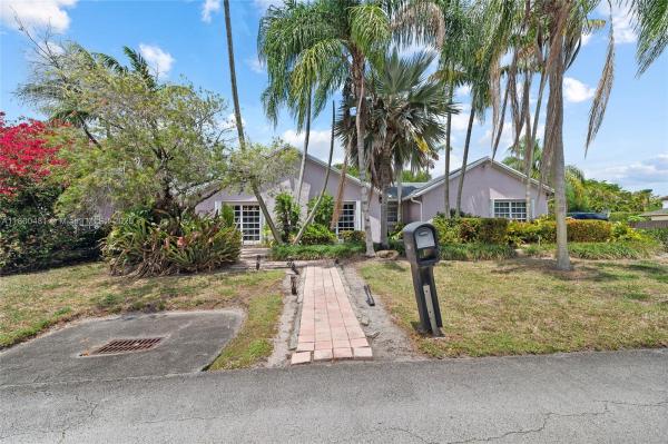 9905 SW 131st St, Unincorporated Dade County, Florida 33176, image 1