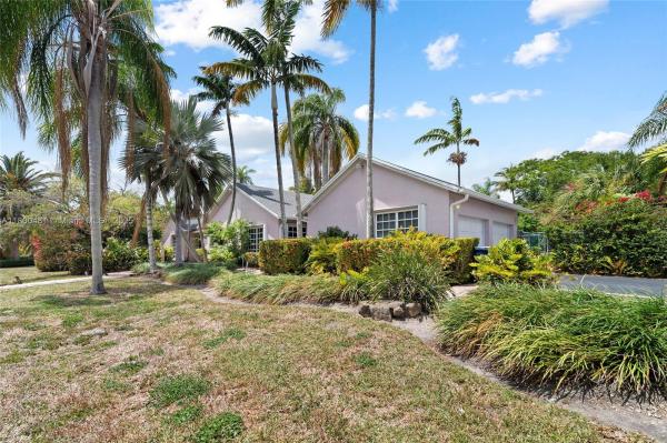 Pine Villas, 9905 SW 131st St, Kendall, Florida 33176, image 3