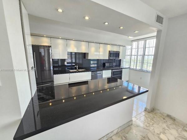 Del Prado, 18051 Biscayne Blvd #1704, Aventura, Florida 33160, image 1