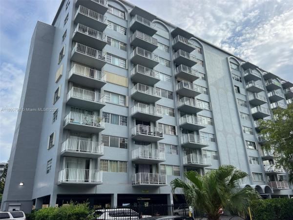 3 Horizons North, 1470 NE 125th Ter #810, North Miami, Florida 33161, image 1
