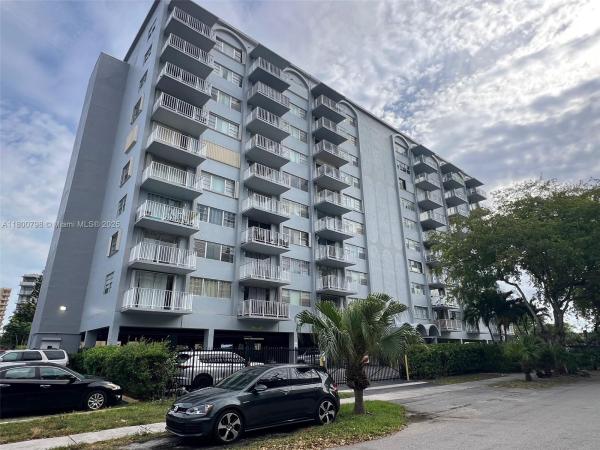 3 Horizons North, 1470 NE 125th Ter #810, North Miami, Florida 33161, image 2