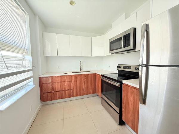Oceanside Isle Of Normandy, 924 Marseille Dr #38, Miami Beach, Florida 33141, image 1