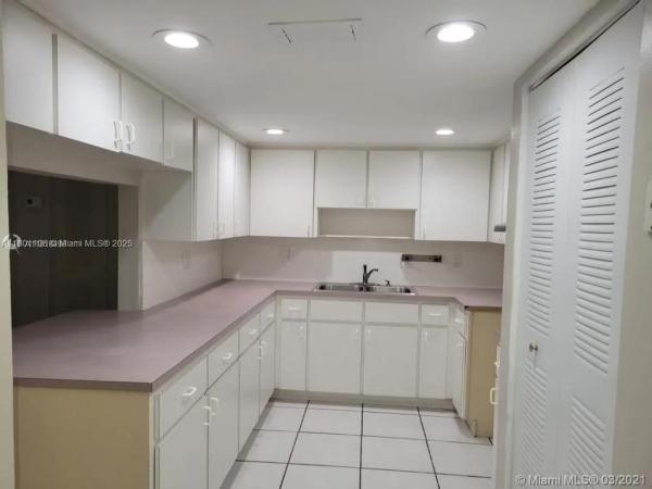 Los Arboles, 1900 W 68th St #G200, Hialeah, Florida 33014, image 1