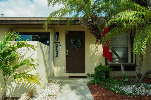 Devon Aire Villas, 11906 SW 123rd Pl, The Crossings, Florida 33186, image 2