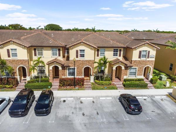 The Shores At Isles Of Bayshore, 9105 SW 227th St #8, Cutler Bay, Florida 33190, image 3