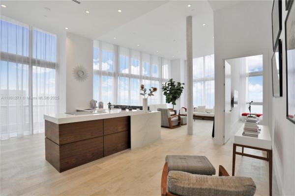 Icon Brickell Tower 2, 495 Brickell Ave #4102, Miami, Florida 33131, image 1