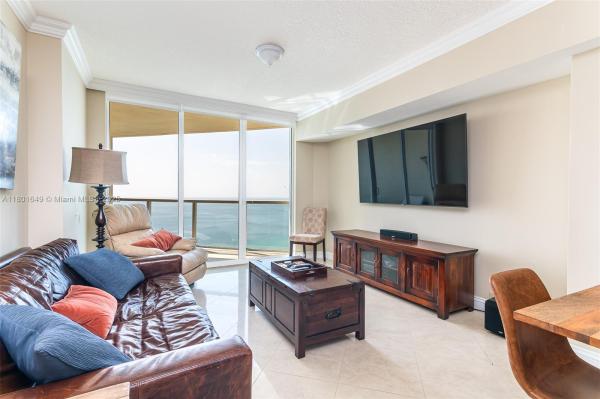 La Perla, 16699 Collins Ave #3401, Sunny Isles Beach, Florida 33160, image 2