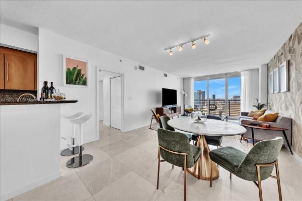 One Miami East, 335 S Biscayne Blvd #4000, Miami, Florida 33131, image 2