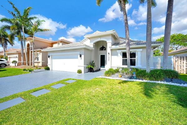 Encantada, 1550 SW 194th Ave, Pembroke Pines, Florida 33029, image 2