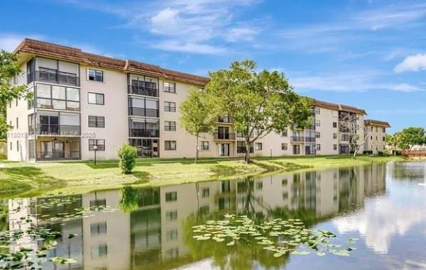 Lakes Of Carriage Hills, 4940 E Sabal Palm Blvd #312, Tamarac, Florida 33319, image 1
