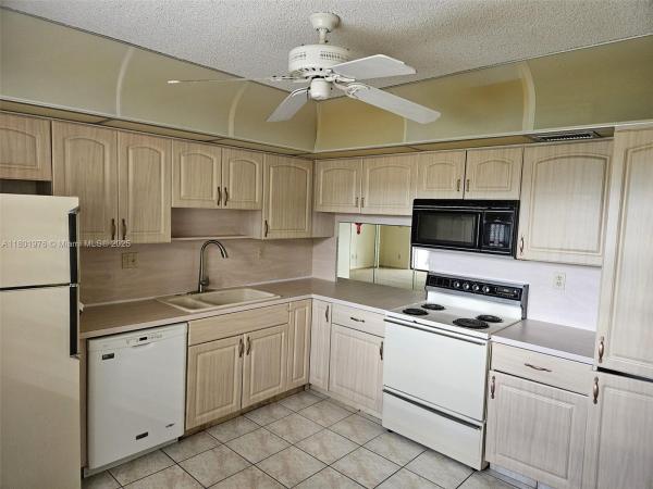 Lakes Of Carriage Hills, 4940 E Sabal Palm Blvd #312, Tamarac, Florida 33319, image 2
