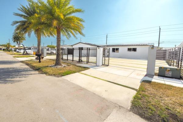 18250 NW 86th Ave, Hialeah, Florida 33015, image 1