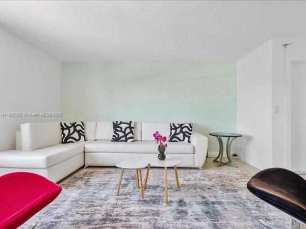 Carlyle Plaza, 7620 Carlyle Ave #702, Miami Beach, Florida 33141, image 3