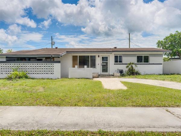 Pine Tree Manor, 19931 Gulfstream Rd, Cutler Bay, Florida 33157, image 2