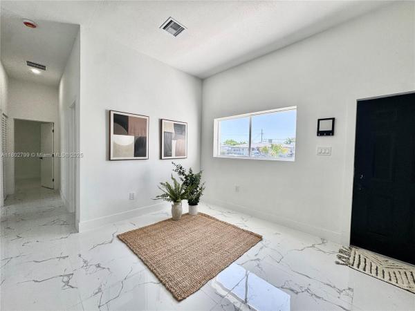 Sierra, 25 NW 193rd St, Miami Gardens, Florida 33169, image 2