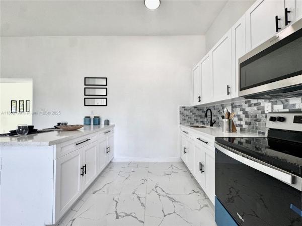 Sierra, 25 NW 193rd St, Miami Gardens, Florida 33169, image 3