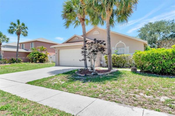 Wyndham Park At Victoria Woods, 6077 Azalea Cir, West Palm Beach, Florida 33415, image 2