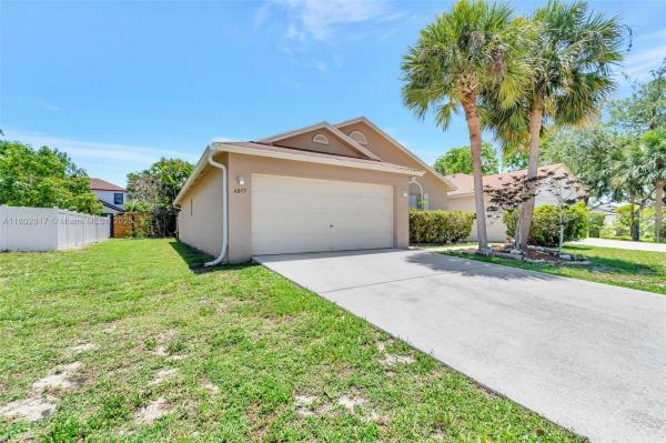 Wyndham Park At Victoria Woods, 6077 Azalea Cir, West Palm Beach, Florida 33415, image 3