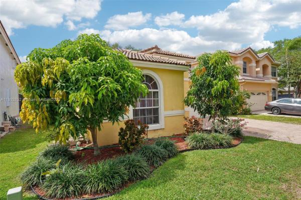 Lennox Isles, 11672 NW 13th Mnr, Coral Springs, Florida 33071, image 2