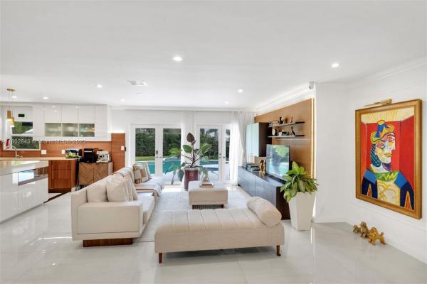 Victoria Highlands, 726 NE 17th Way, Fort Lauderdale, Florida 33304, image 1