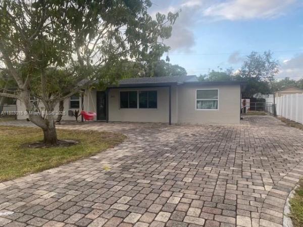 Coconut Grove At Olde Naples, 3915 Lotus Dr, Naples, Florida 34104, image 1