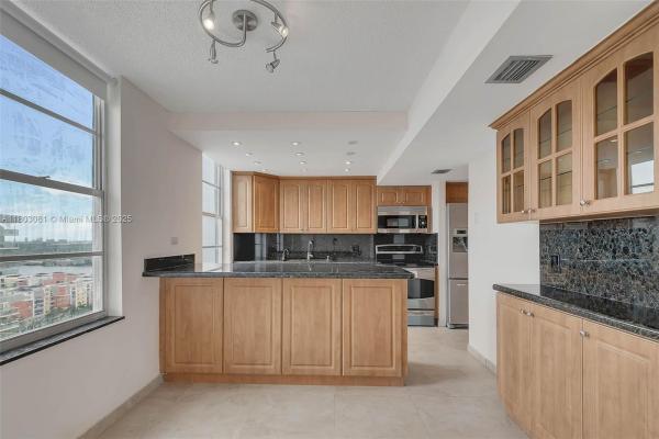 Winston Towers 400, 231 174th St #2312, Sunny Isles Beach, Florida 33160, image 2