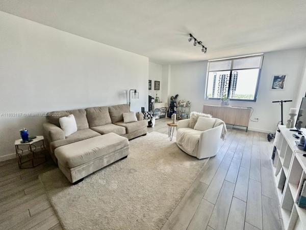 Nine At Mary Brickell Village, 999 SW 1st Ave #2013, Miami, Florida 33130, image 2