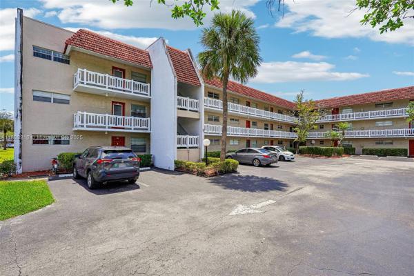 Las Vistas In Inverrary, 3774 Inverrary Blvd #203P, Lauderhill, Florida 33319, image 1