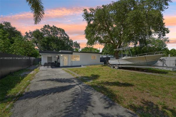 Hollywood Suburbs, 6309 Cleveland St, Hollywood, Florida 33024, image 1