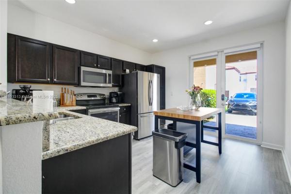 Kendall Commons Townhomes, 17181 SW 94th St, The Hammocks, Florida 33196, image 3