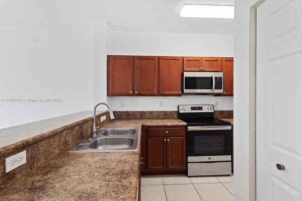 The Shores At Isles Of Bayshore, 9153 SW 227th St #3, Cutler Bay, Florida 33190, image 3