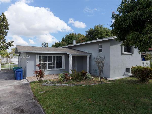 Mansionette Homes, 1345 NE 199th St, Ives Estates, Florida 33179, image 3