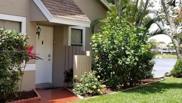 Discovery Pointe, 1993 E Discovery Cir E, Deerfield Beach, Florida 33442, image 2
