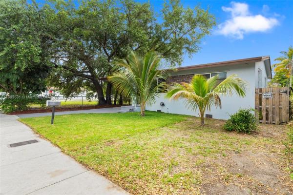 Stephens Manor, 941 NW 76th St, Gladeview, Florida 33150, image 2