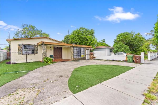 Industrial Center, 788 W 32nd St, Hialeah, Florida 33012, image 1