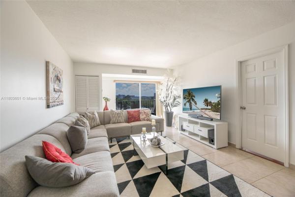 Runaway Bay, 1625 SE 10th Ave #607, Fort Lauderdale, Florida 33316, image 3