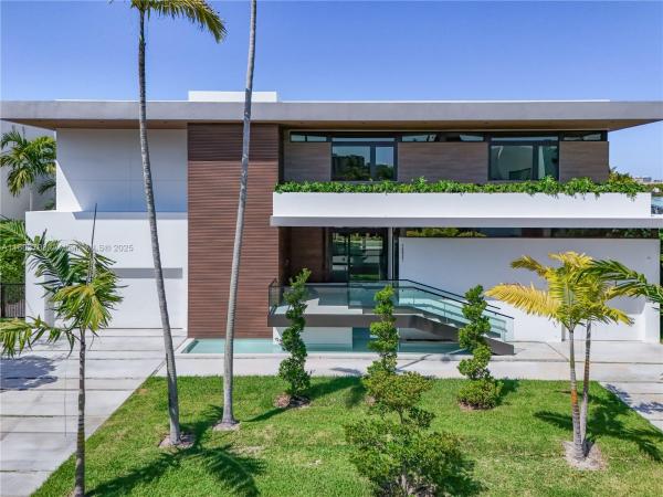 2037 NE 121st Rd, Miami, Florida 33181, image 1