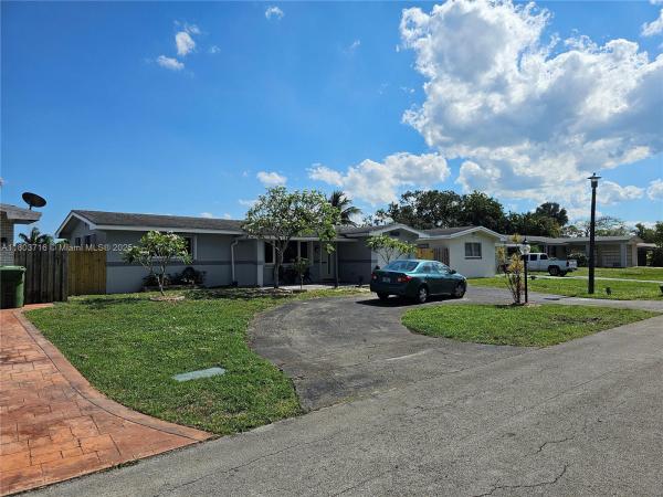 Boulevard Heights, 8240 NW 15th St, Pembroke Pines, Florida 33024, image 1