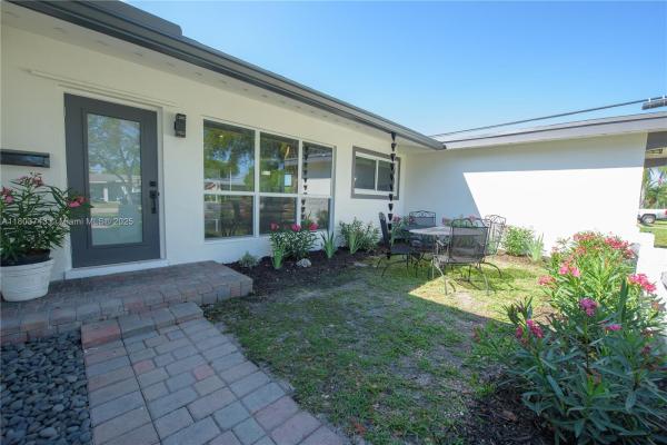 Cutler Ridge, 9450 Martinique Dr, Cutler Bay, Florida 33189, image 2