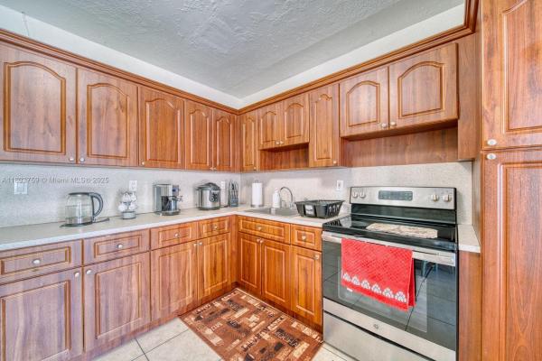 Broadmoor Manor, 3440 NW 87th Ter, West Little River, Florida 33147, image 3