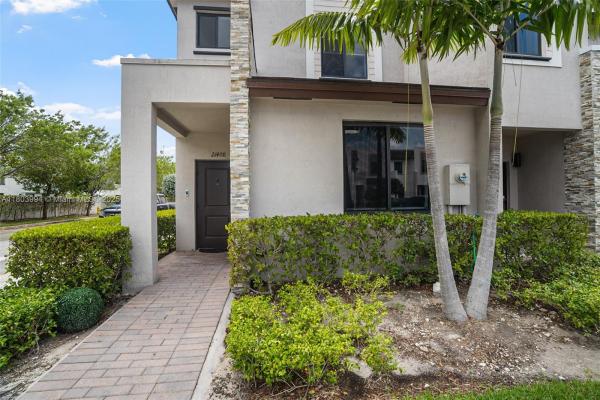 Las Ramblas At Via Ventura, 21408 NE 2nd Path, Ives Estates, Florida 33179, image 2