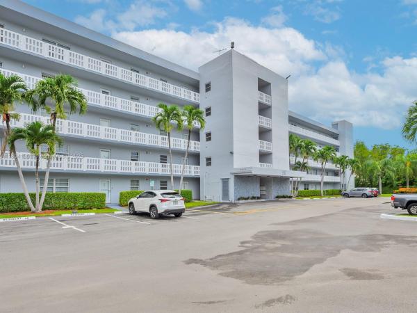 Meadowbrook Lakes View, 170 SE 5th Ave #505, Dania Beach, Florida 33004, image 1