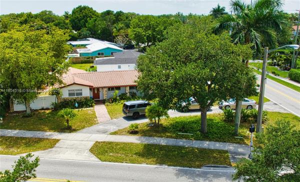 Jupiter In The Pines, 470 Tequesta Dr, Tequesta, Florida 33469, image 1