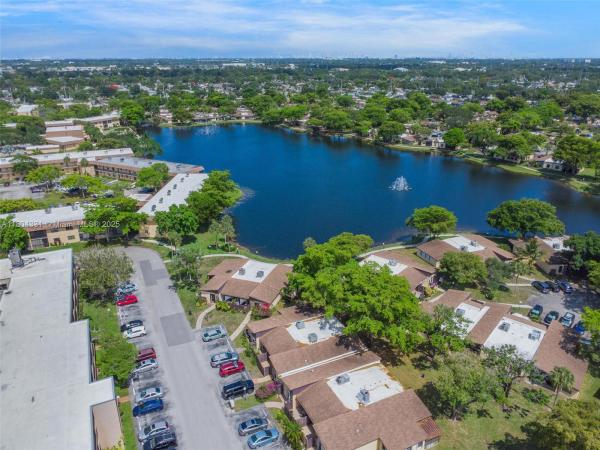 Villas At Carriage Hills Lakeside, 306 Cambridge Rd #2-36, Hollywood, Florida 33024, image 3