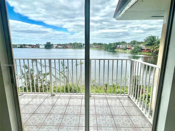 310 NW 107 Ave #208, Unincorporated Dade County, Florida 33172, image 1