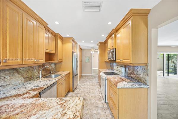 Applewood Village 1, 2717 N Carambola Cir N #17101, Coconut Creek, Florida 33066, image 1