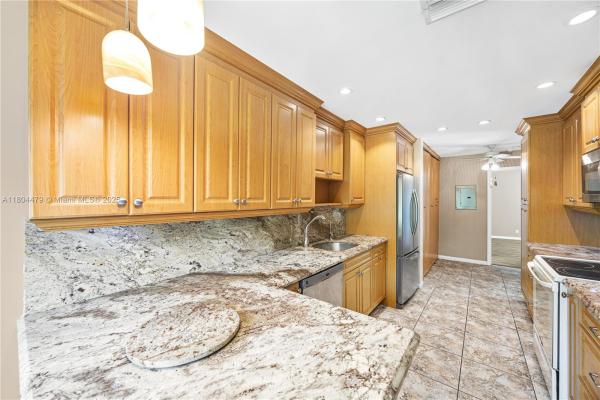 Applewood Village 1, 2717 N Carambola Cir N #17101, Coconut Creek, Florida 33066, image 2